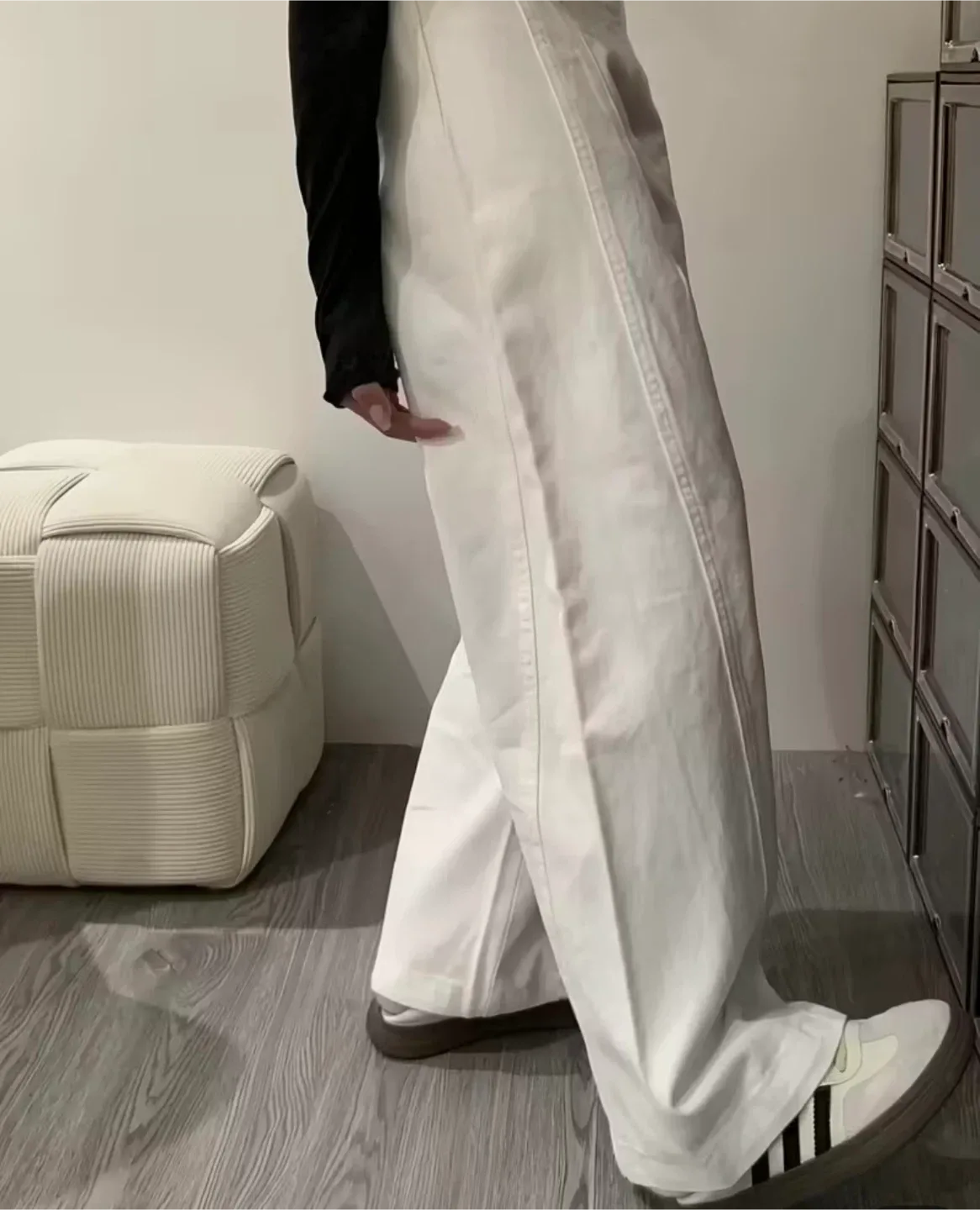 White Wide Leg Pants image indicator(2)