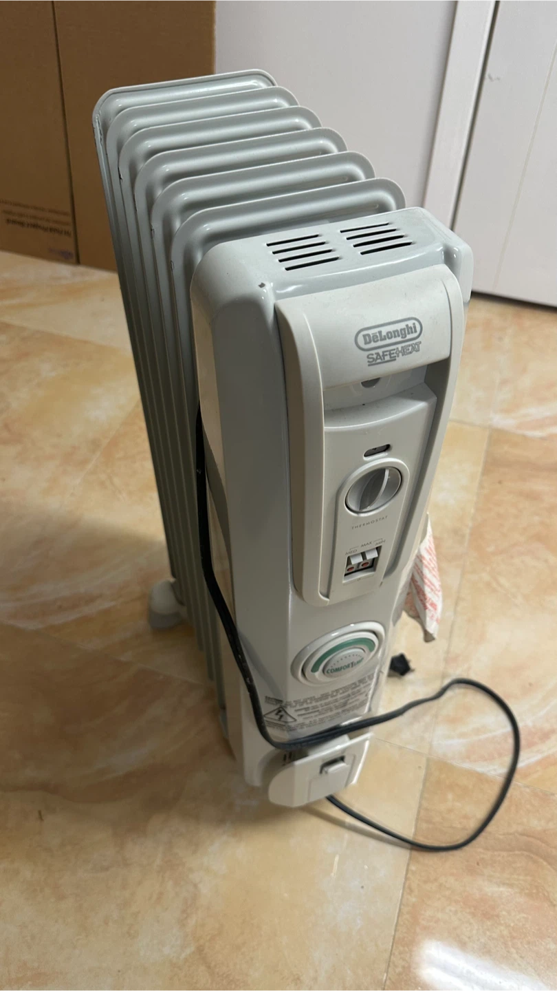 DeLonghi SAFEHEAT Oil-Filled Radiator Heater