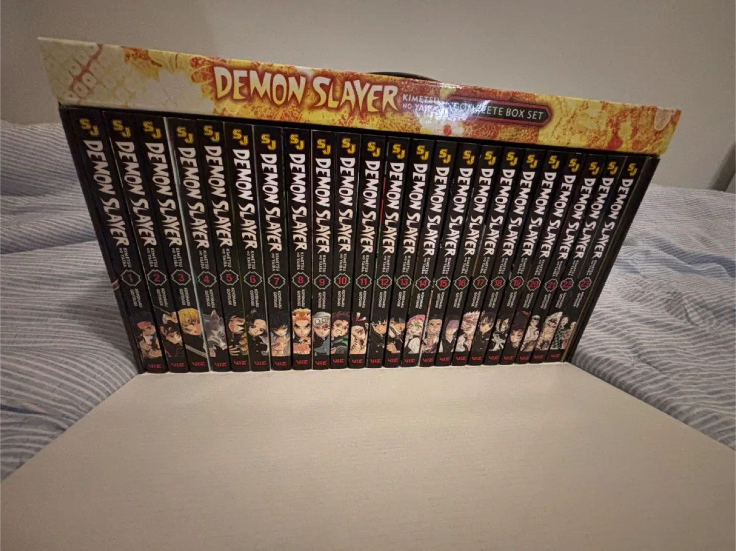 Demon Slayer: Kimetsu no Yaiba Complete Manga Box Set image indicator(3)