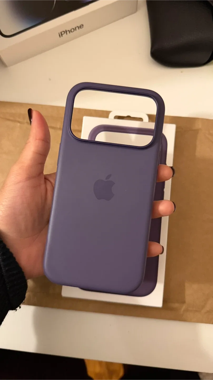 iPhone 17 Pro Silicone Case MagSafe - Purple image indicator(2)