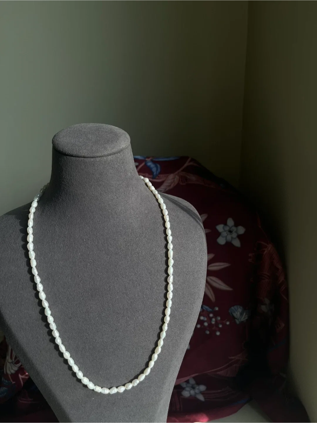 Freshwater white pearl necklace thumbnail