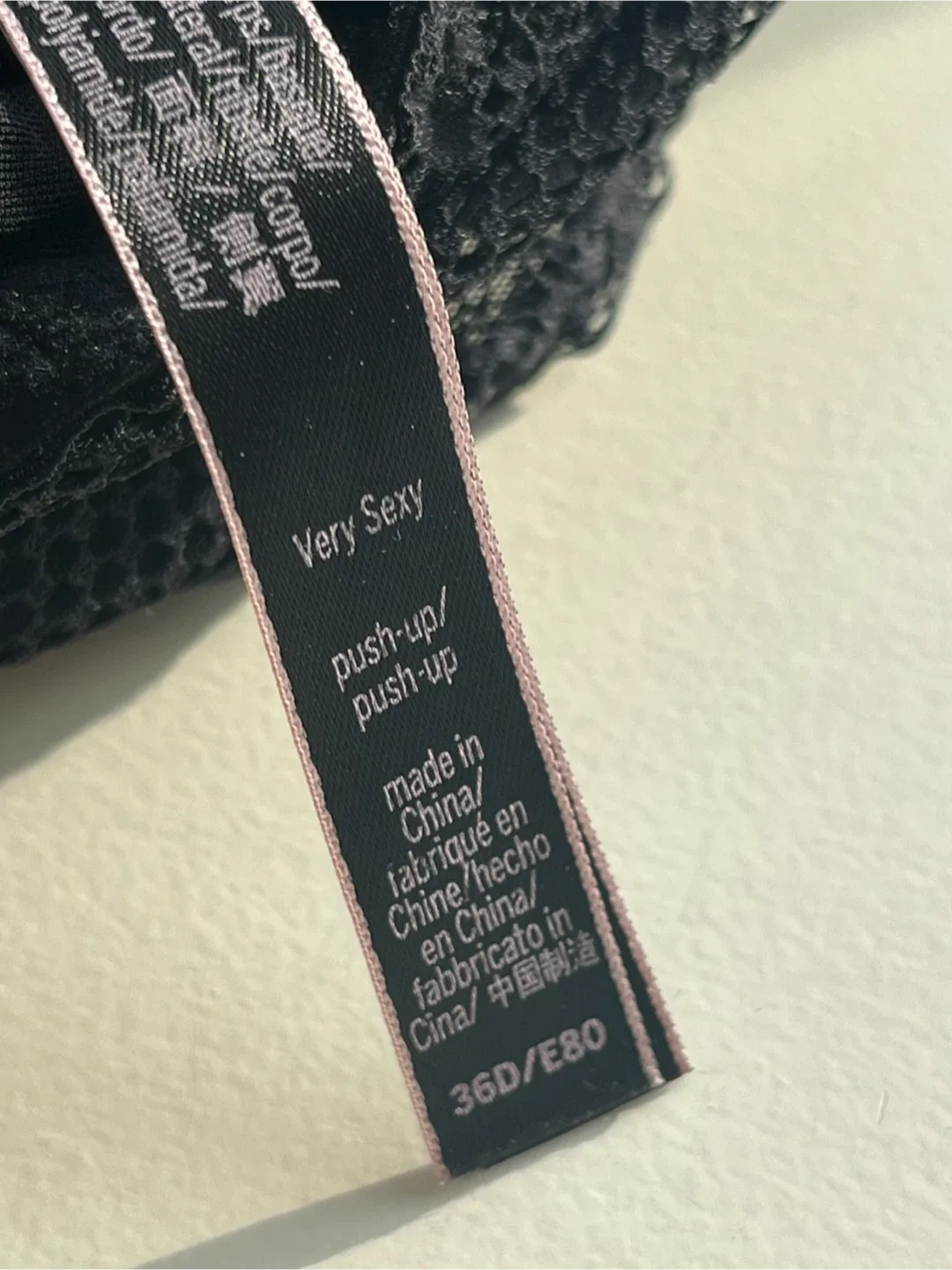 Victoria's Secret Very Sexy Push-Up Bra 36D image indicator(3)