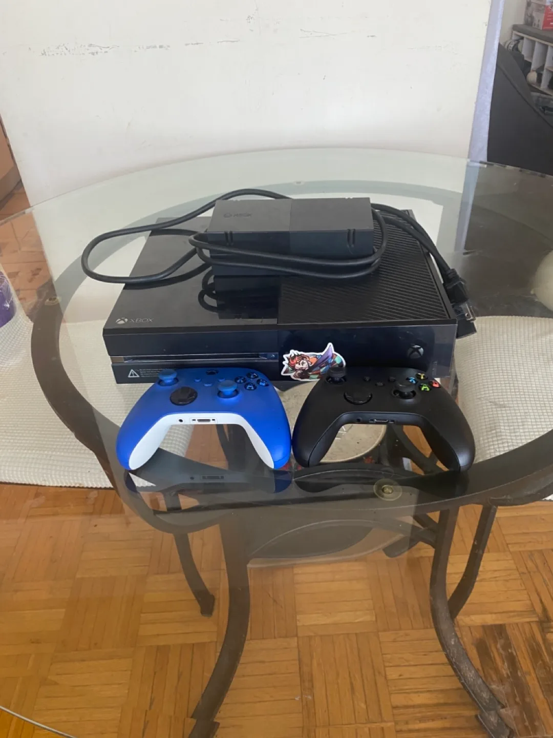 Xbox One Console with 2 Controllers image indicator(2)