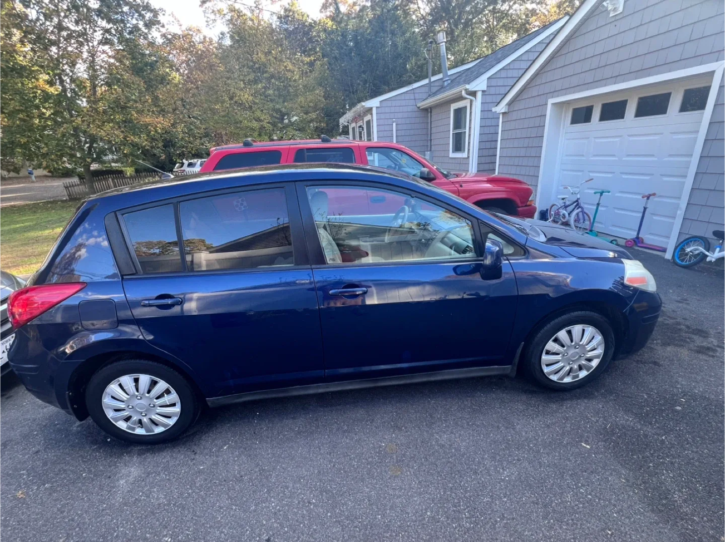 Used 2008 Nissan Versa - Blue image indicator(2)