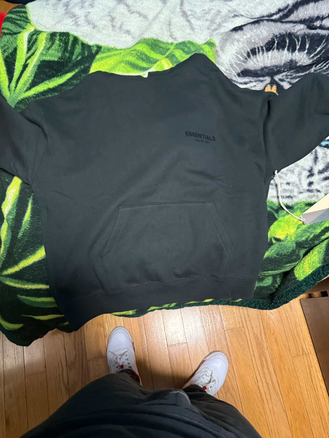 Essentials Fear of God Black Hoodie( I CAN TRADE FOR A SIZE S)