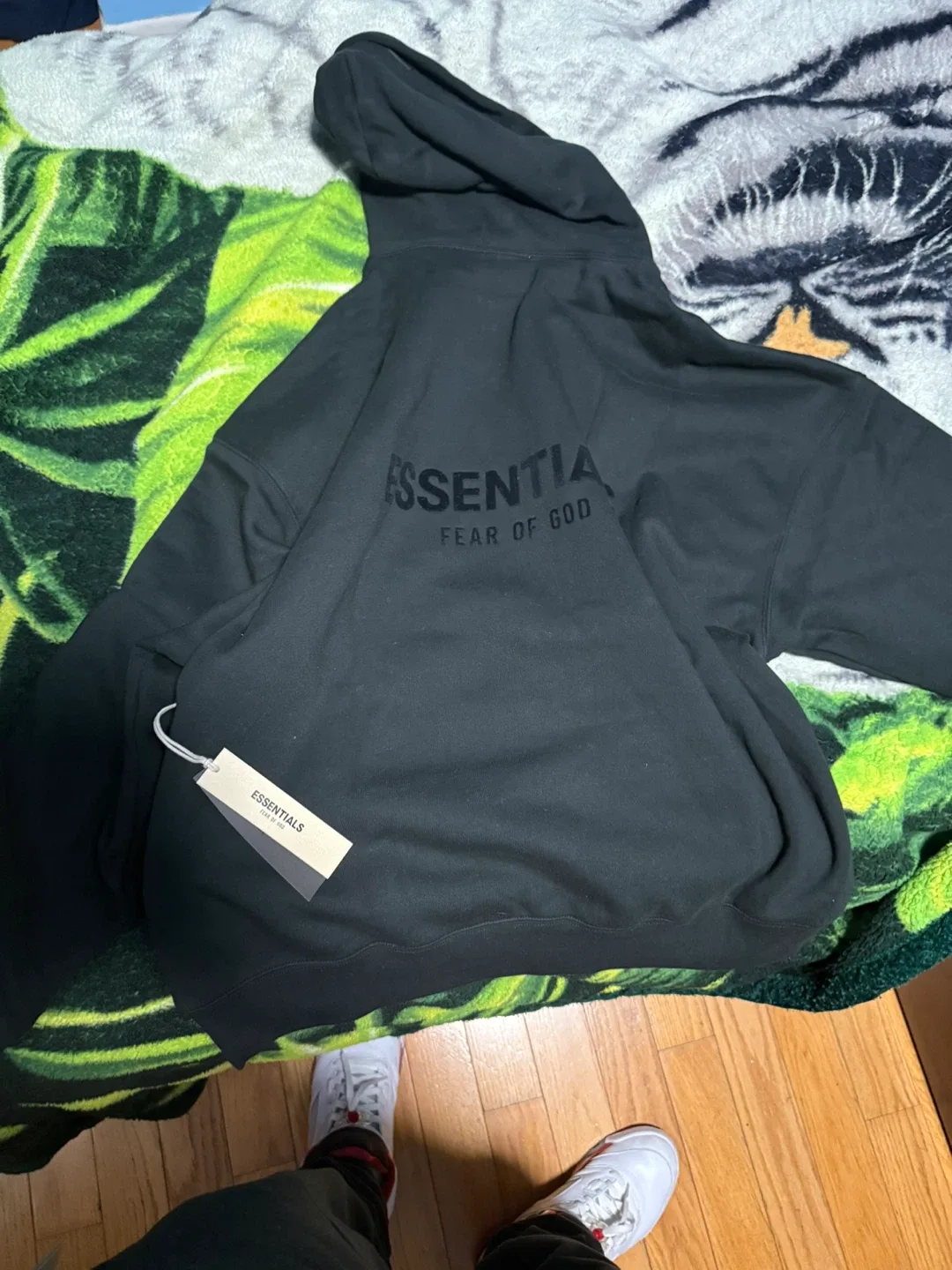 Essentials Fear of God Black Hoodie image indicator(2)