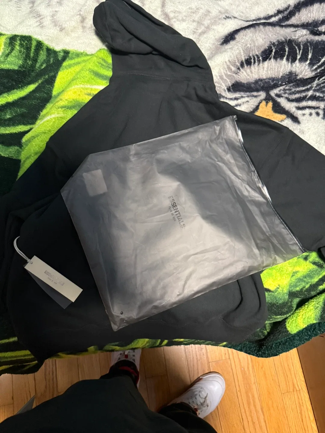 Essentials Fear of God Black Hoodie image indicator(3)