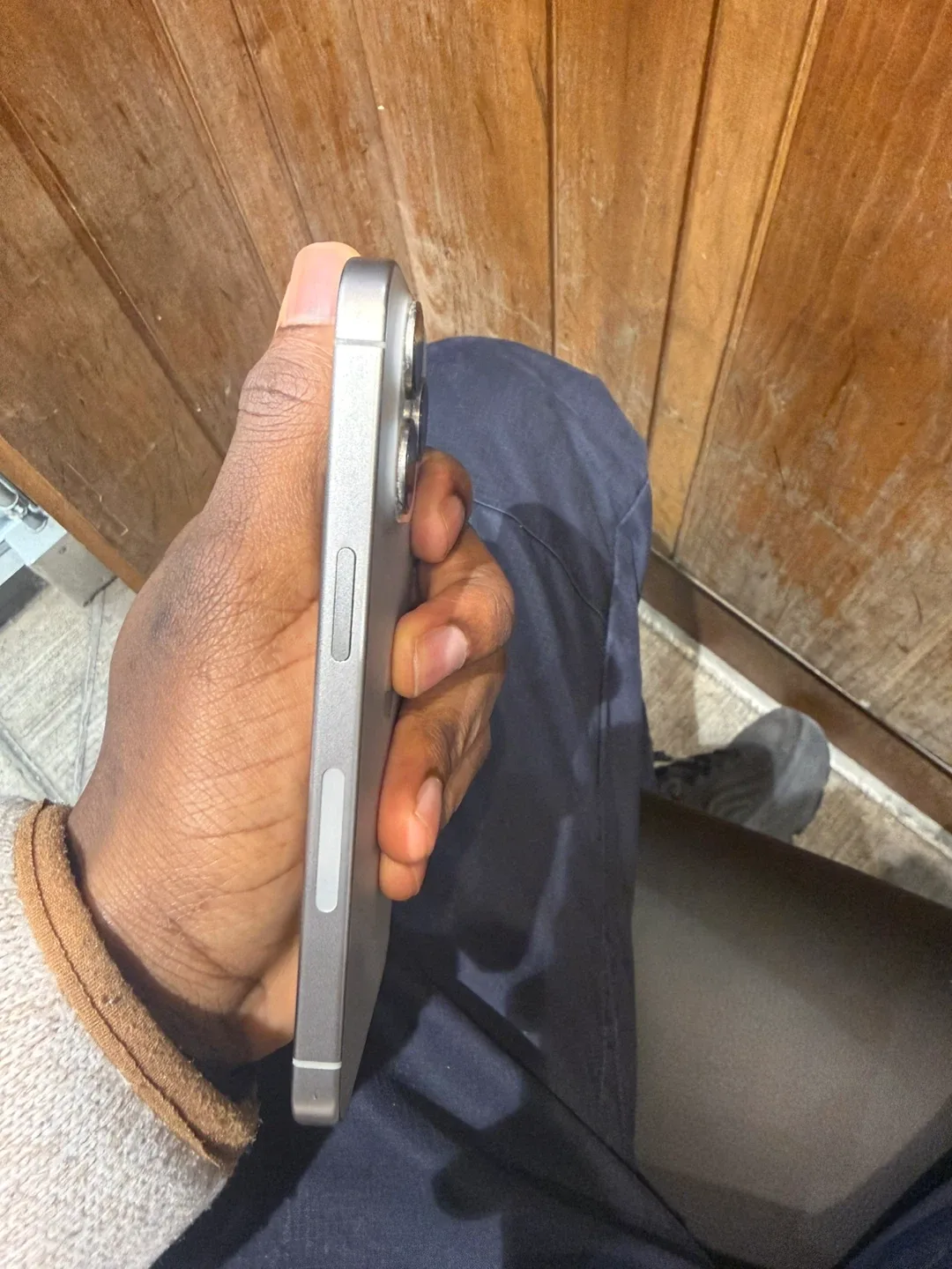 Apple iPhone 15 Pro Silver image indicator(4)