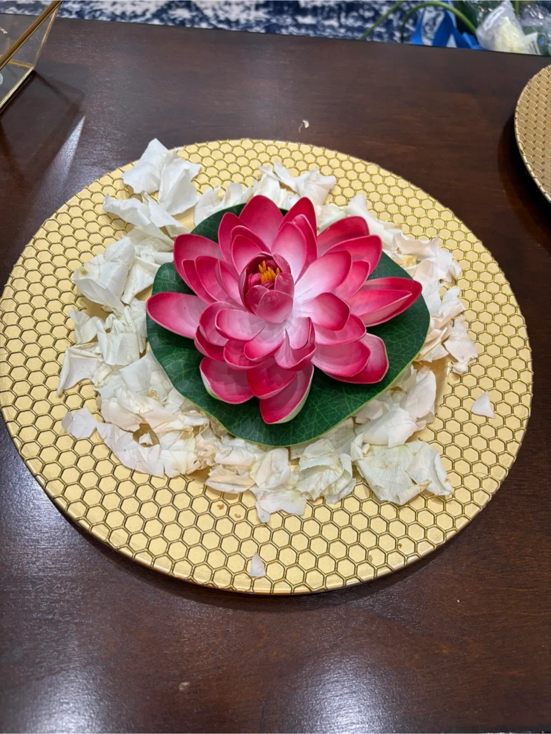 26 gold charger plates image indicator(2)