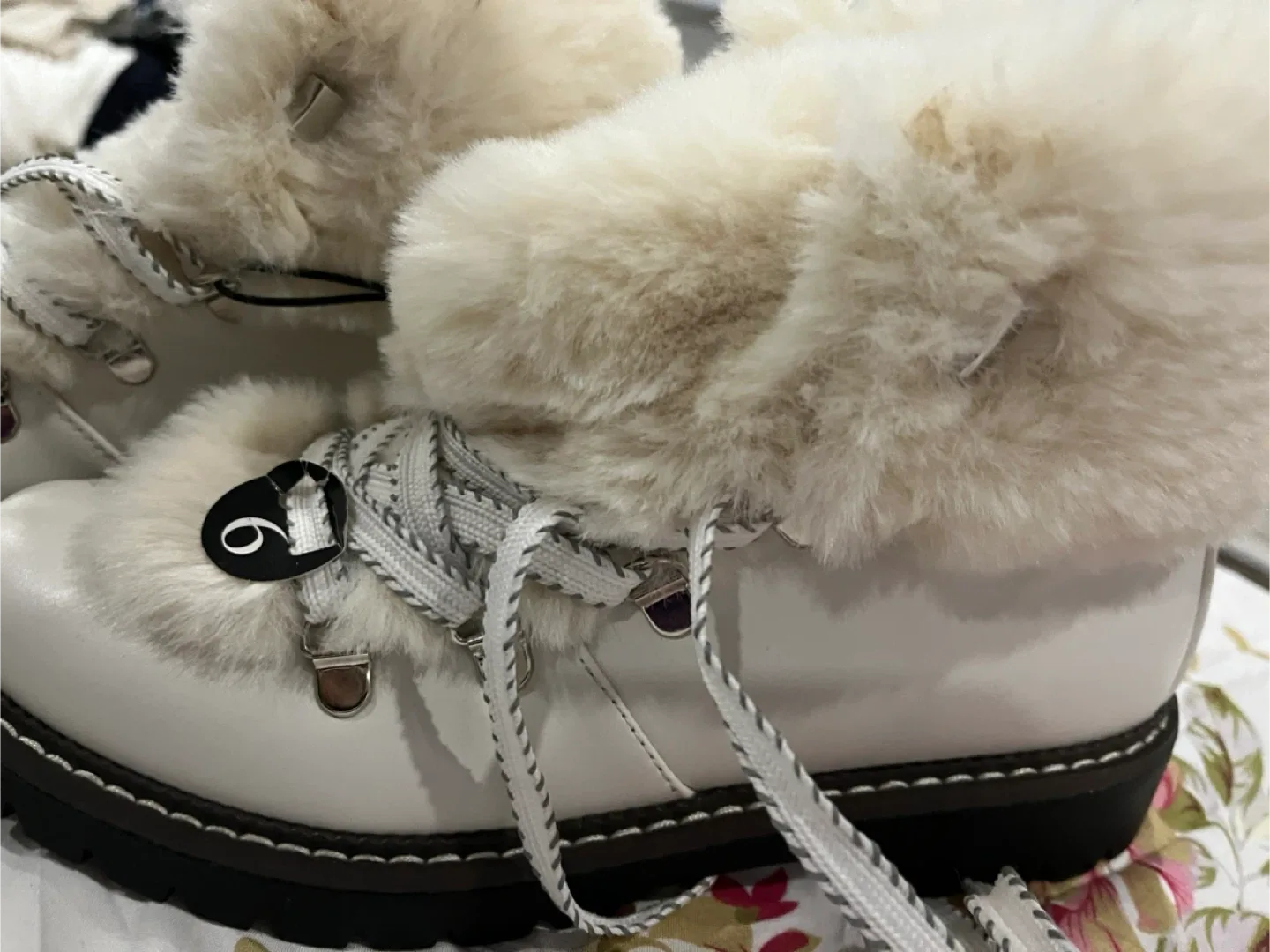 Brand new with tag Cozy White Winter Boots - Size 6 image indicator(4)