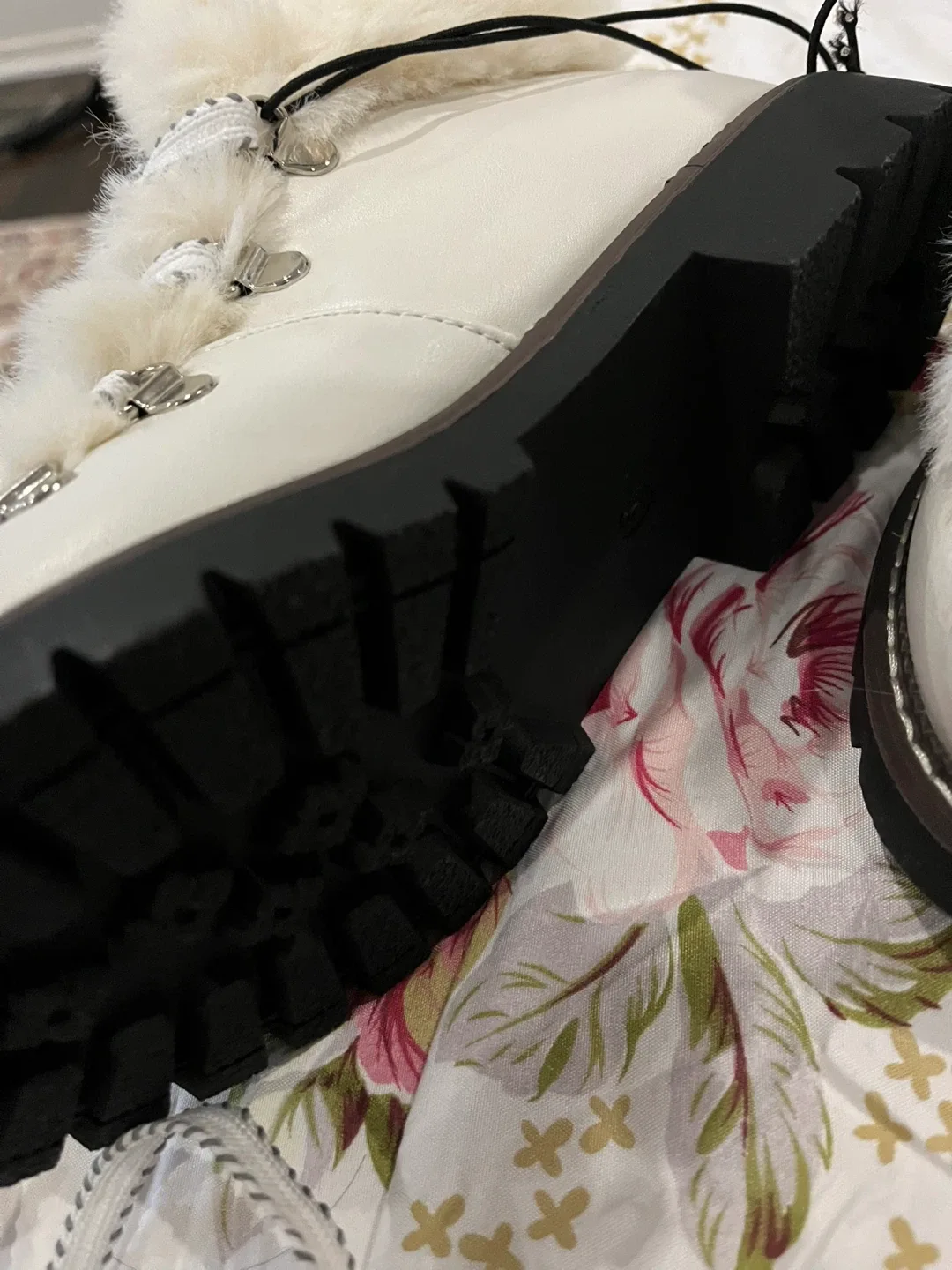 Brand new with tag Cozy White Winter Boots - Size 6 image indicator(5)