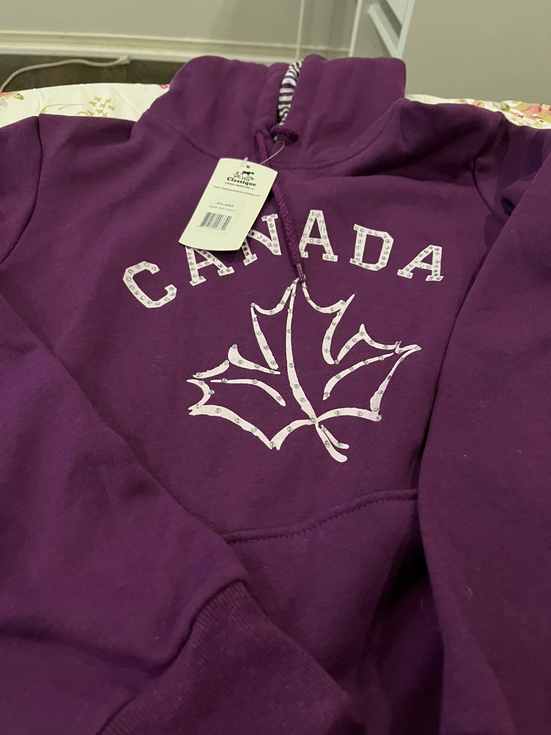Classique Canada Ladies Hoodie - Purple new with tag
