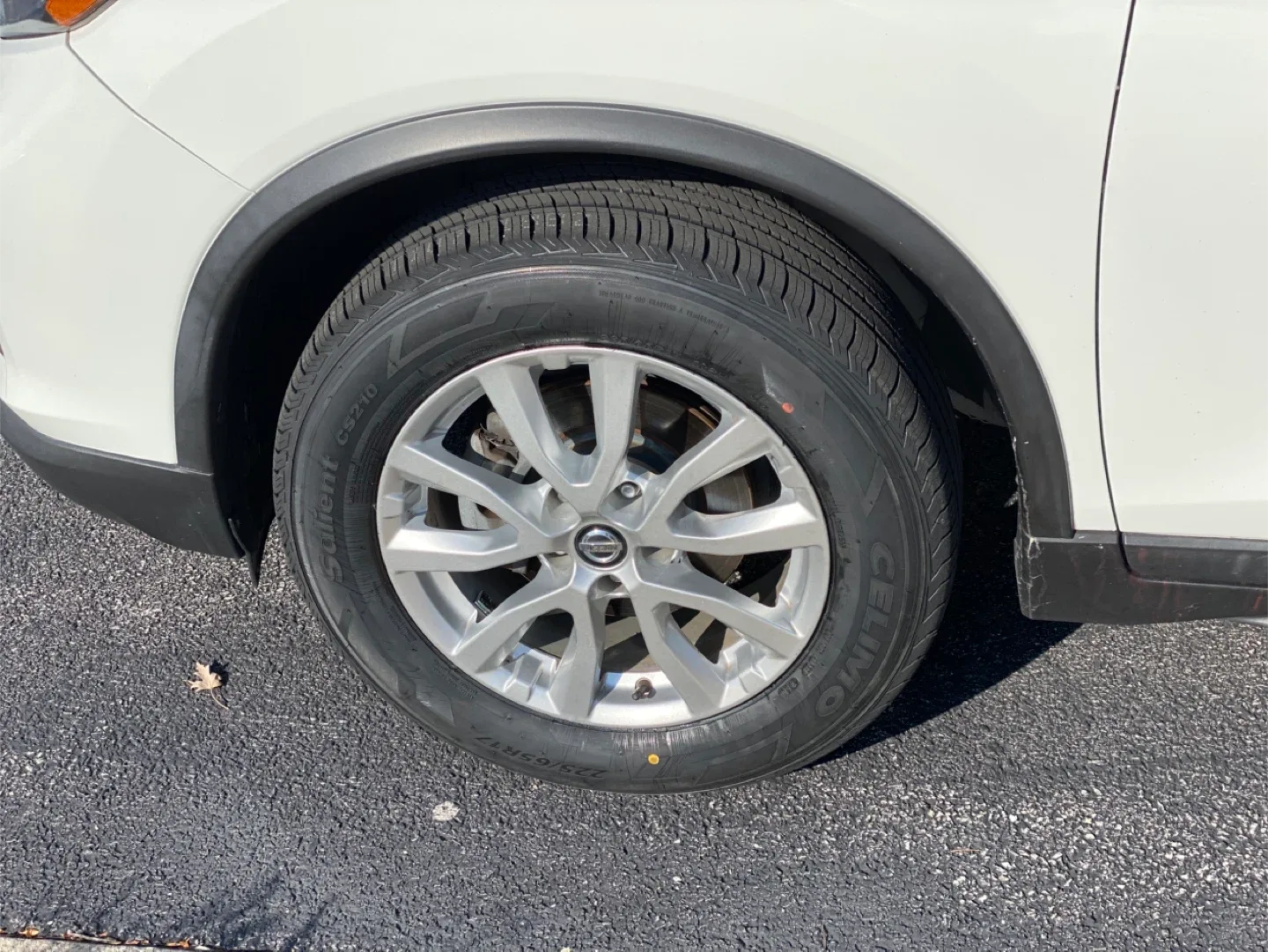 Nissan Rogue SUV - White image indicator(5)