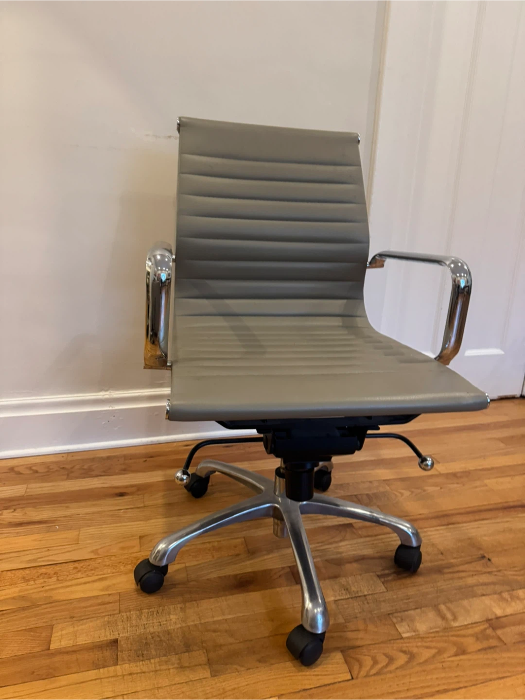 Gray Office Chair - photo 2