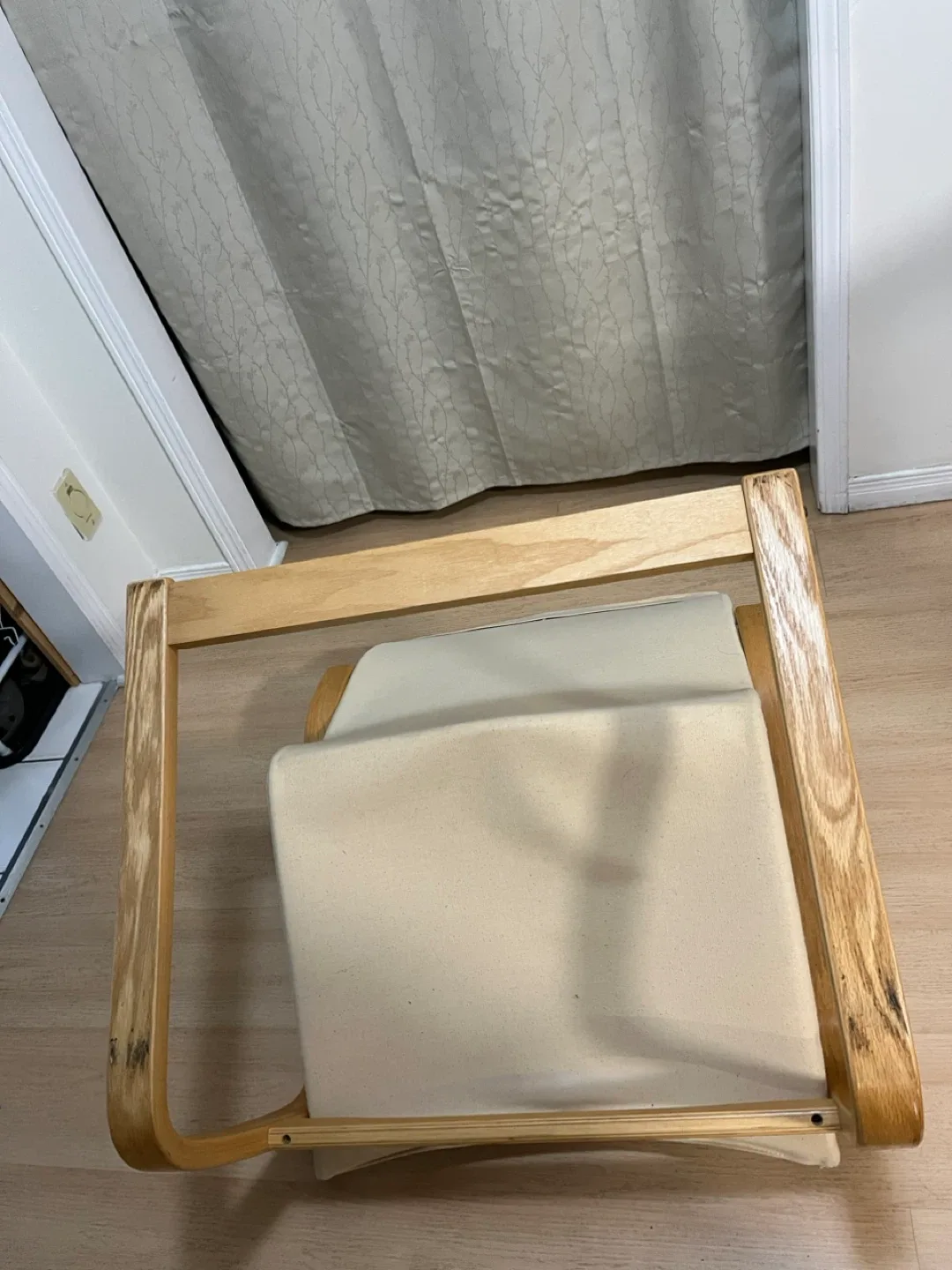 IKEA Poang Chair - Beige image indicator(4)