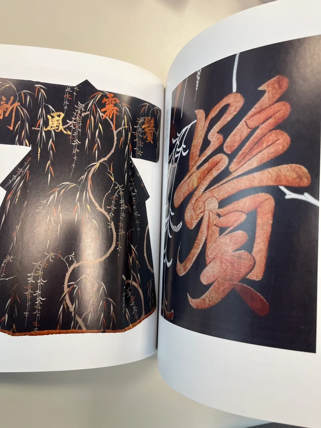 Kimono: A Modern History by Terry Satsuki Milhaupt image indicator(6)