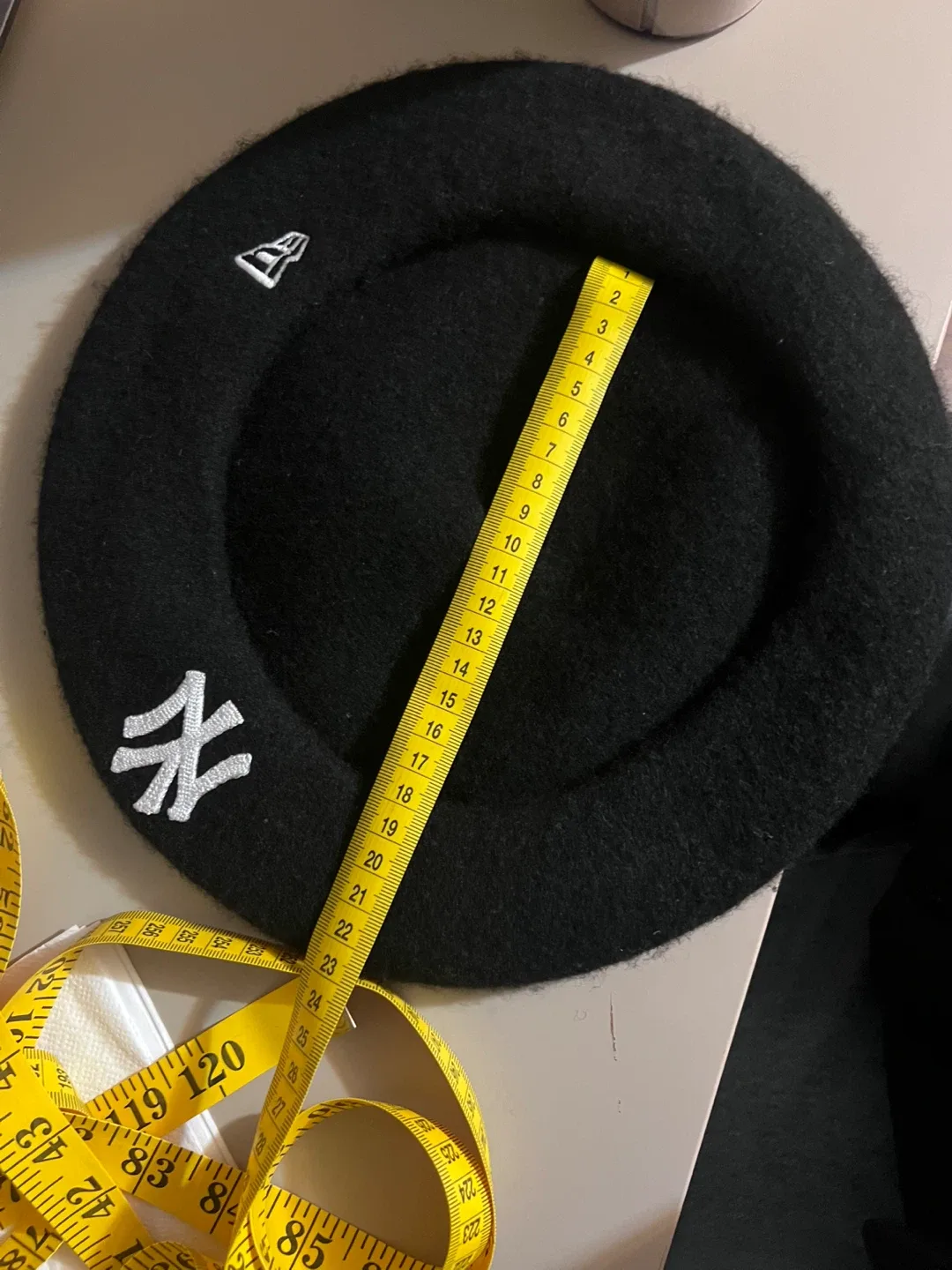 New Era NY Yankees Beret - Black image indicator(5)