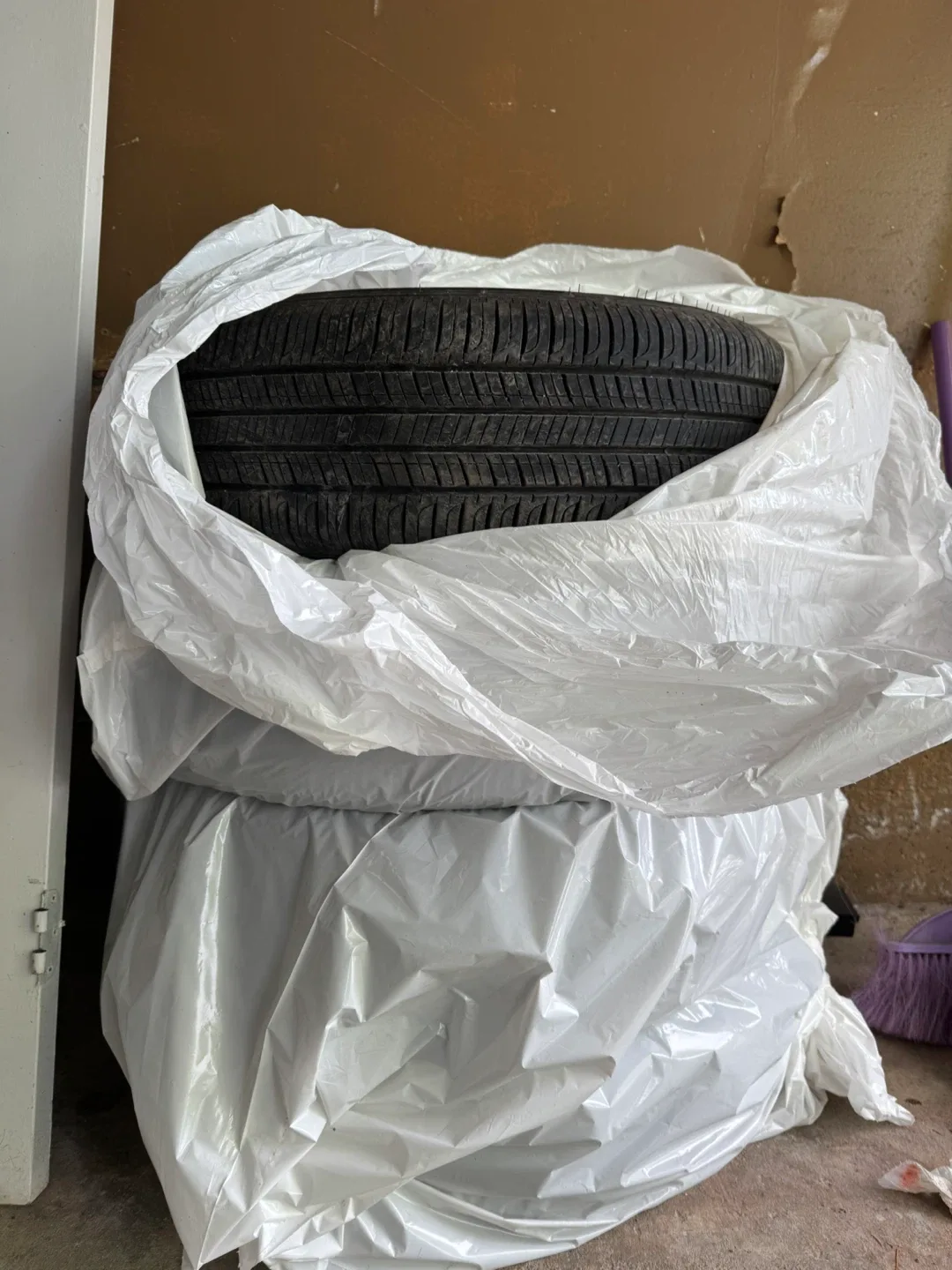 Hankook Tires - Set of Four image indicator(3)