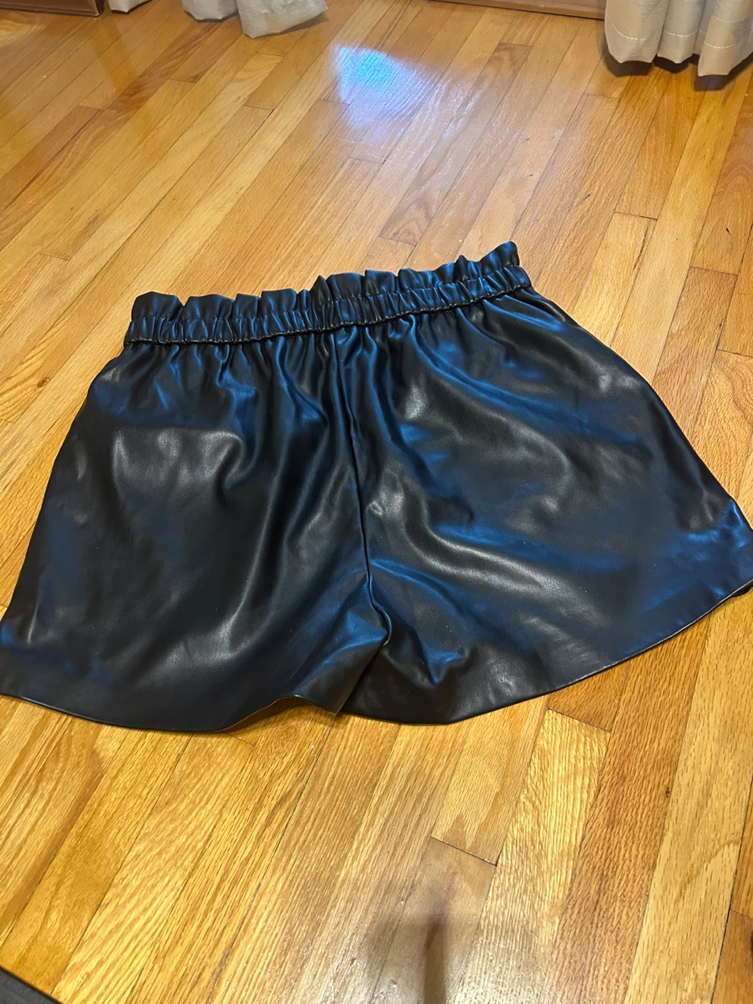 Zara Faux Leather Black Shorts with pockets - photo 2