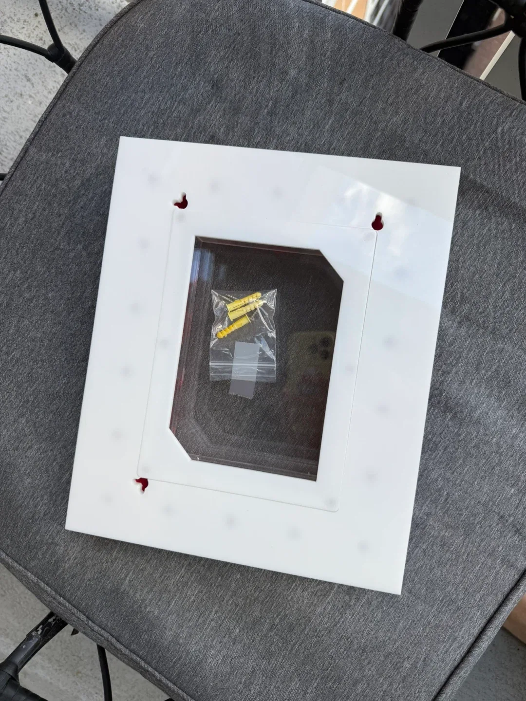 Venus et Fleur | The Fleur Frame with Red Eternity Roses image indicator(7)