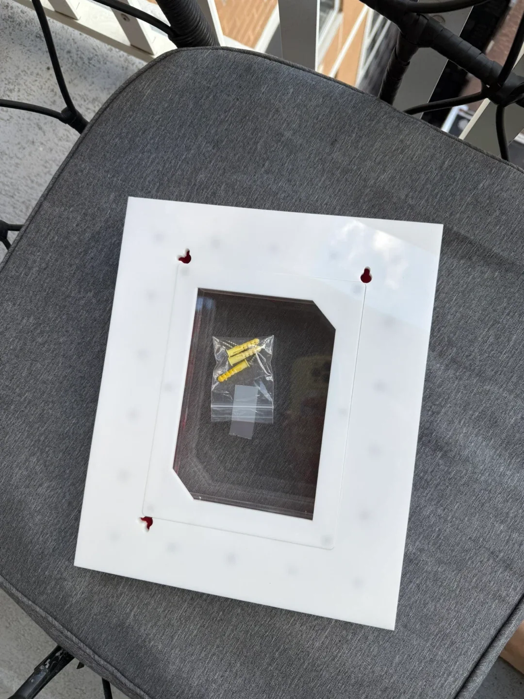 Venus et Fleur | The Fleur Frame with Red Eternity Roses image indicator(8)