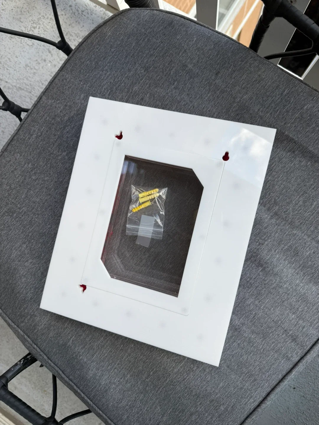 Venus et Fleur | The Fleur Frame with Red Eternity Roses image indicator(9)