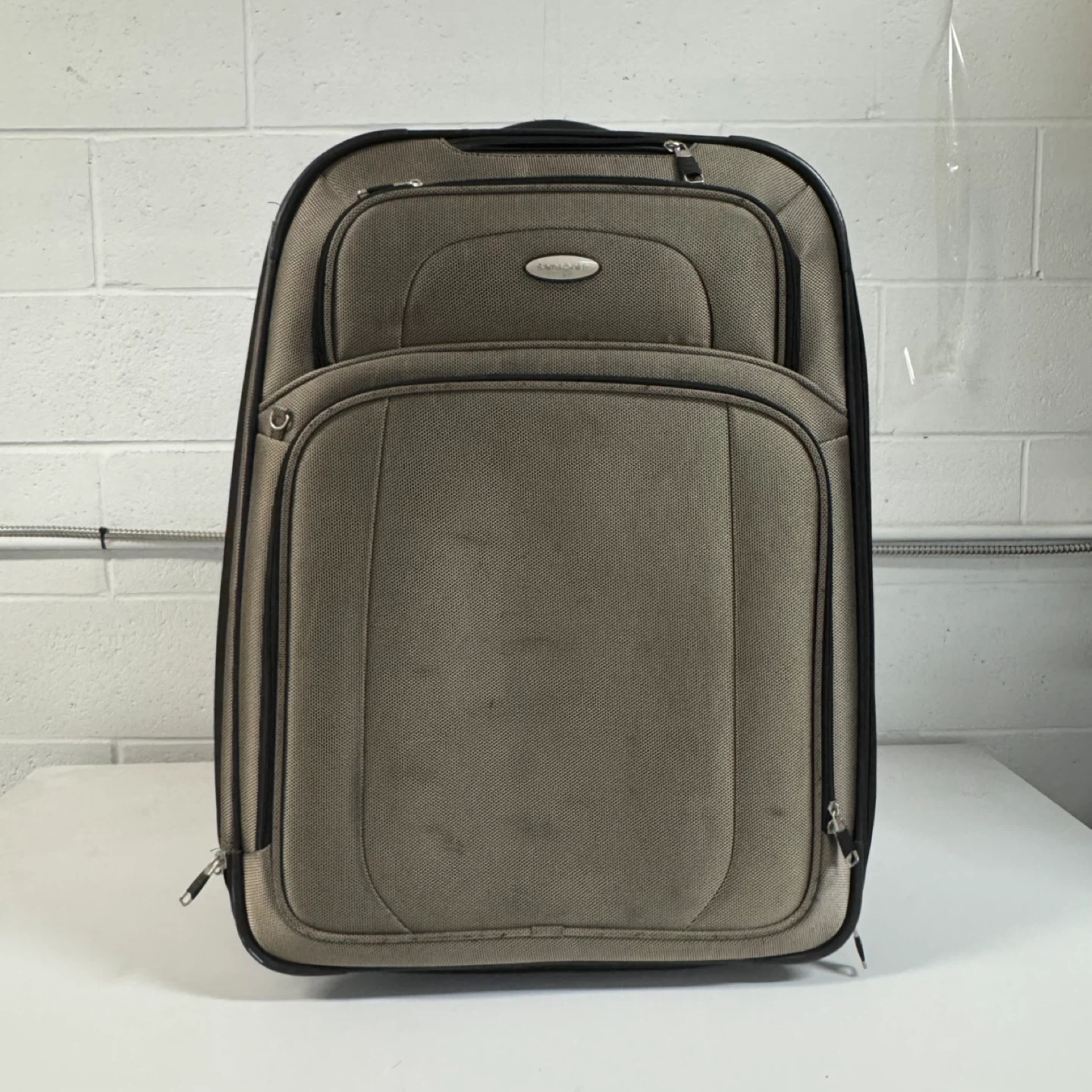 Samsonite Beige Softshell 26” Wheeled Luggage – Used,