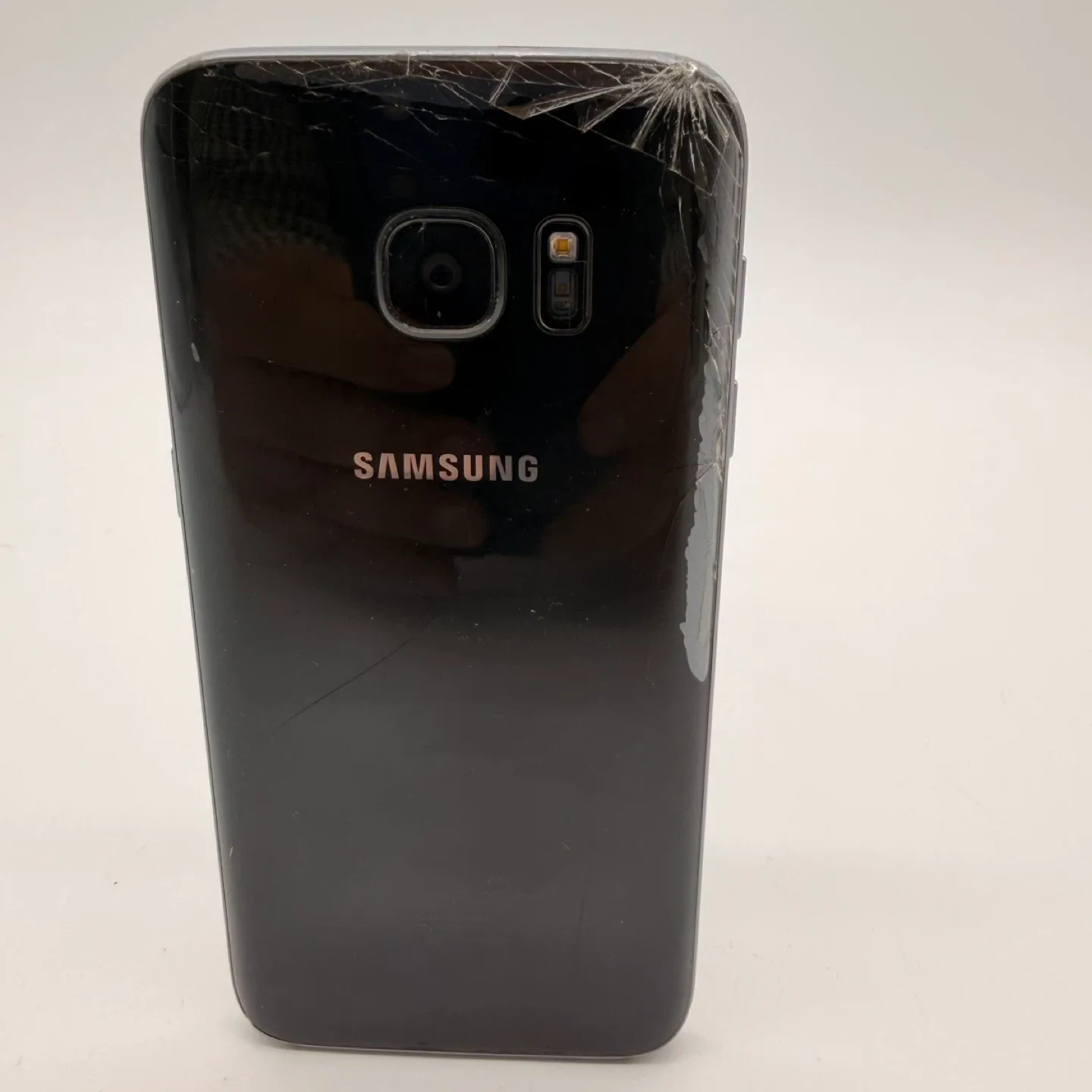 Samsung Galaxy S7 32GB Unlocked – Cracked Back – Fully Working image indicator(2)