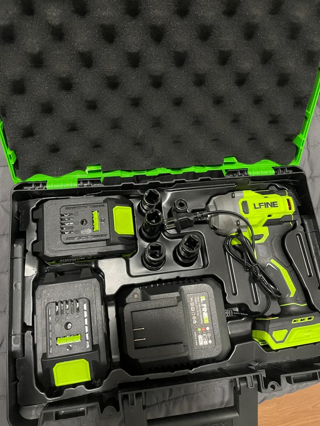 LFINE Cordless Impact Wrench Kit image indicator(3)