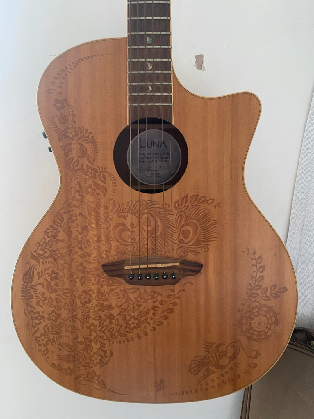 Luna HEN 02 SPR Acoustic Guitar - photo 4