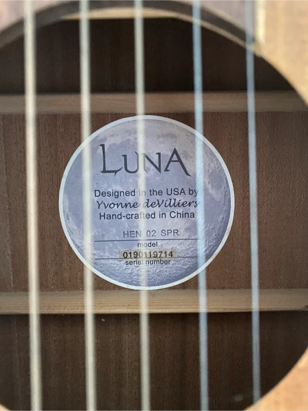Luna HEN 02 SPR Acoustic Guitar - photo 3