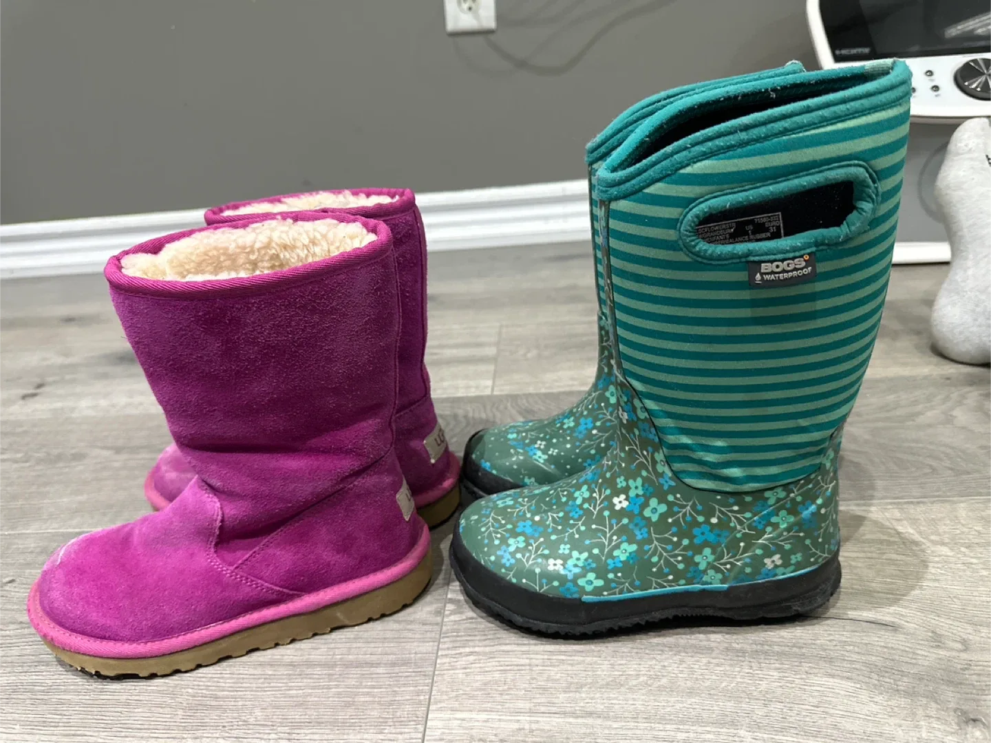 UGG & Bogs Kids Boots Bundle - Size 1 USA image indicator(2)