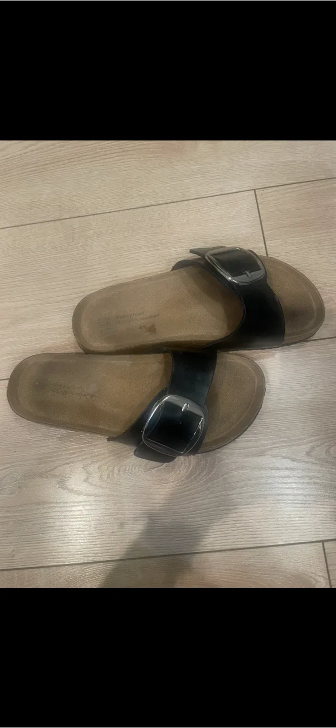 Bare Traps Black Buckle Sandals image indicator(2)