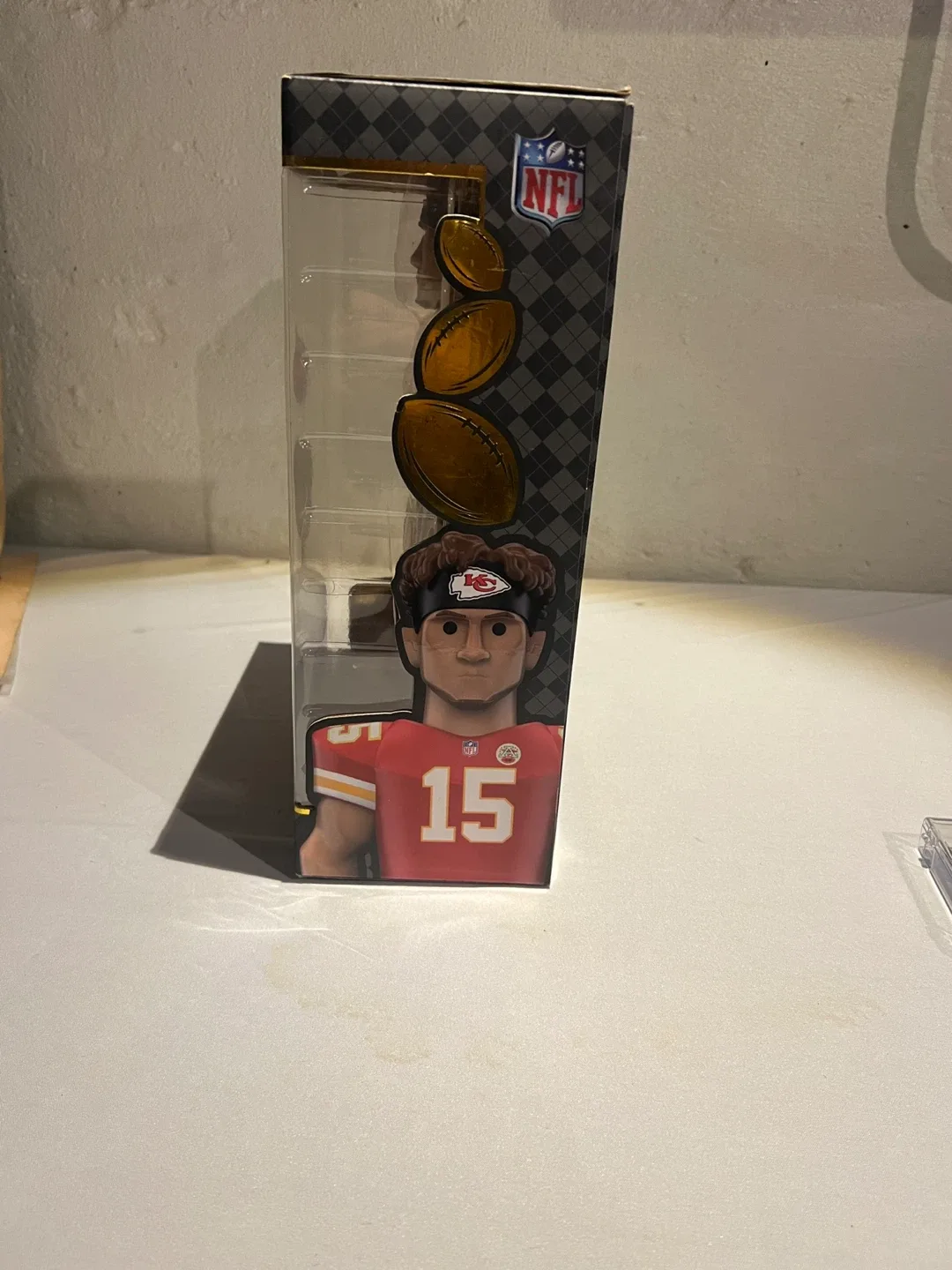 Funko NFL Gold Patrick Mahomes II Premium Vinyl Figure image indicator(4)