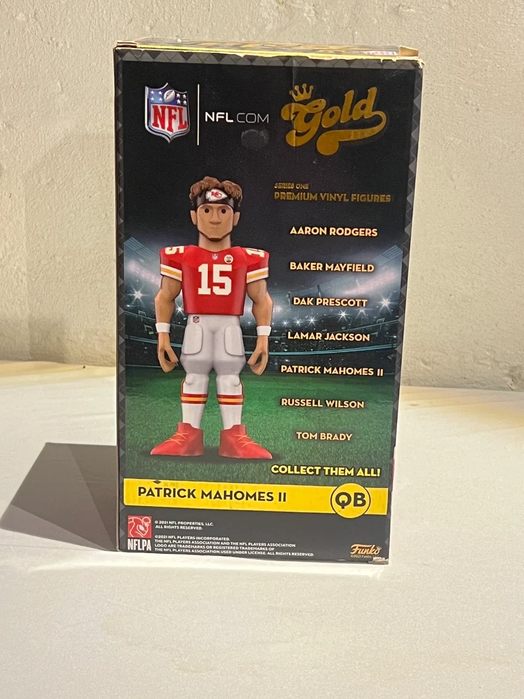 Funko NFL Gold Patrick Mahomes II Premium Vinyl Figure image indicator(3)