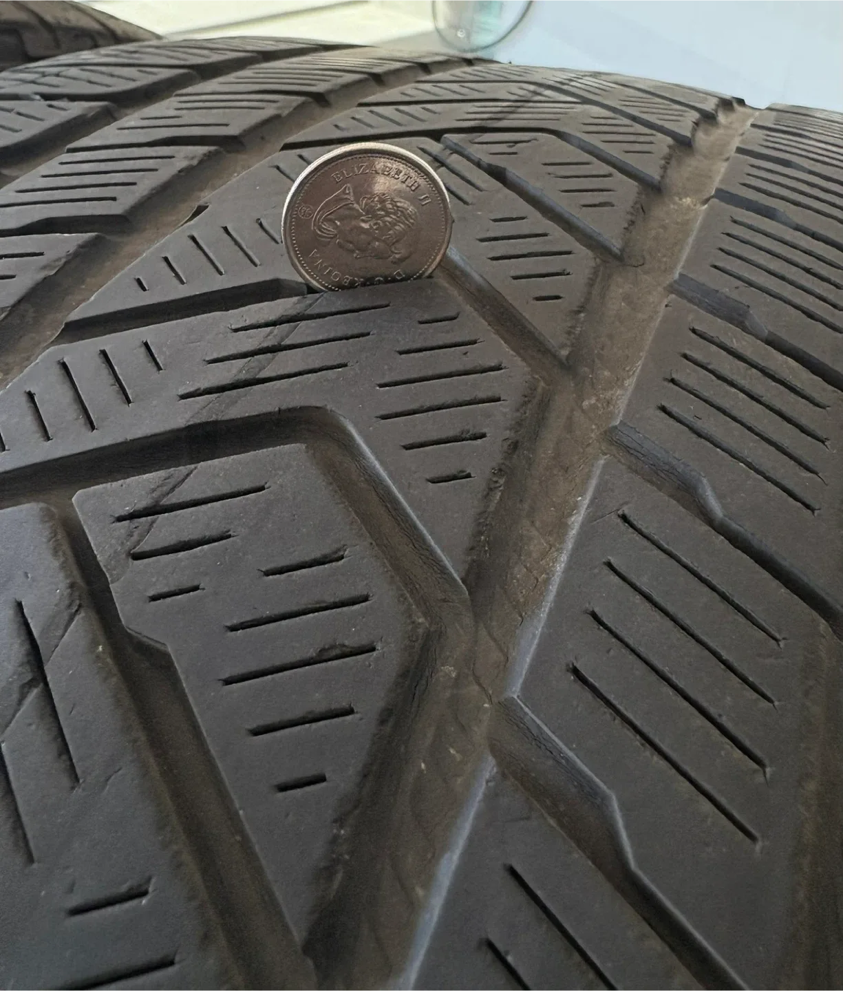 Set of 4 winter tires for quick sale image indicator(4)