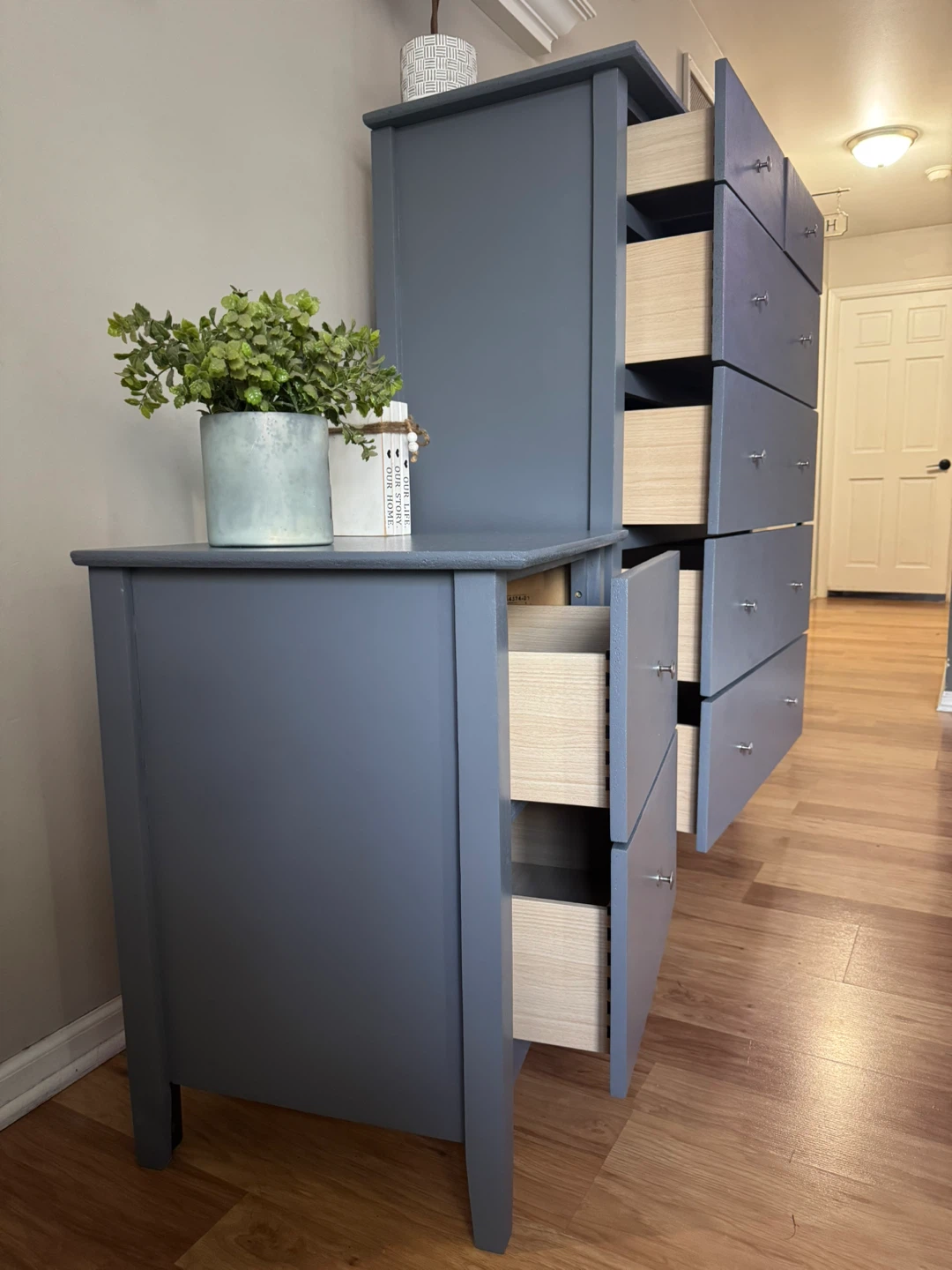 ✨🩶Beautiful solid dresser & nightstand🩶✨ - photo 3