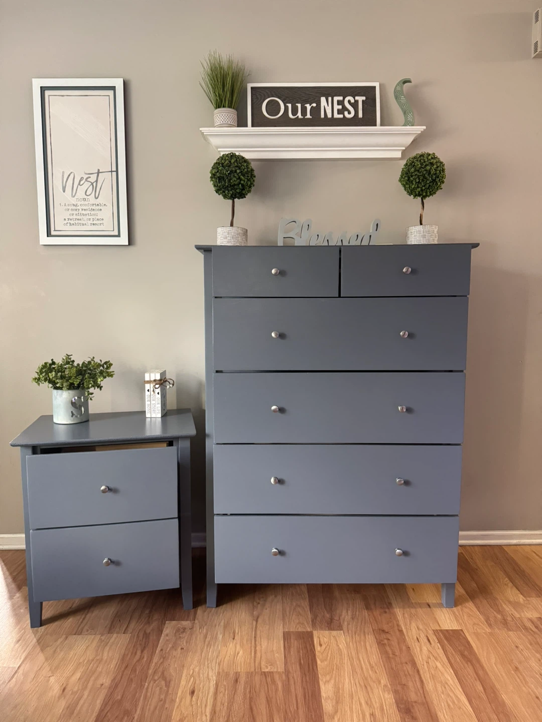 ✨🩶Beautiful solid dresser & nightstand🩶✨ - photo 2