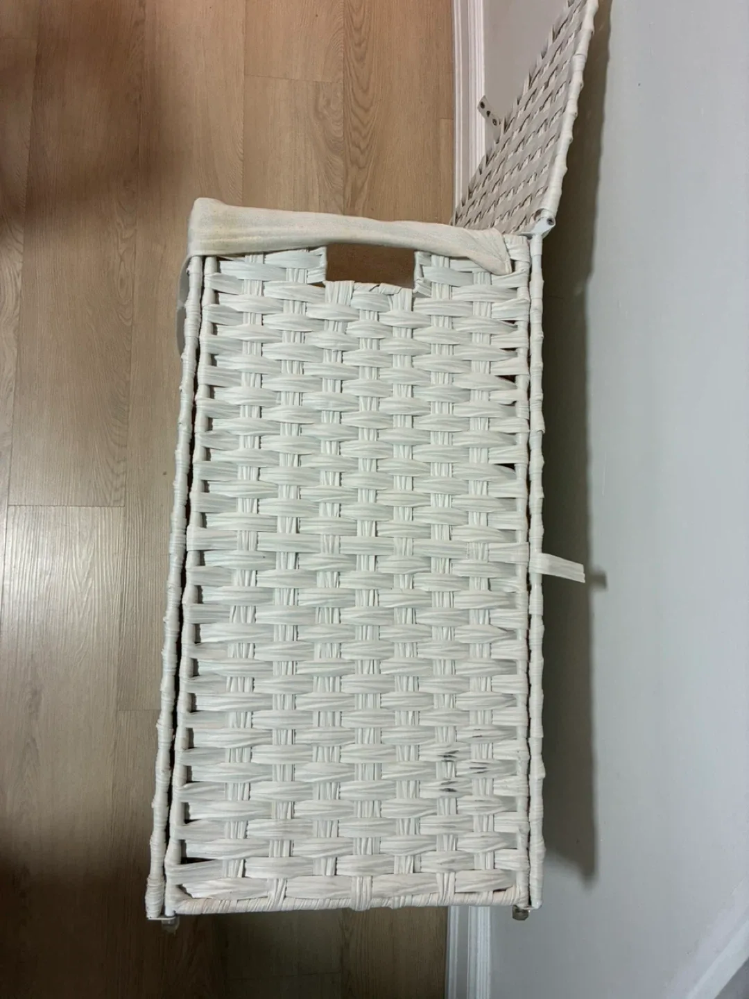 Greenstell White Rattan Laundry Hamper image indicator(3)
