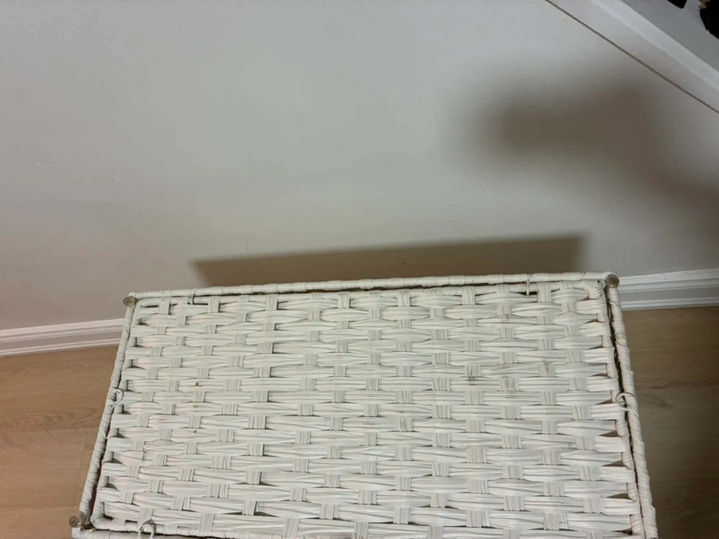 Greenstell White Rattan Laundry Hamper image indicator(10)