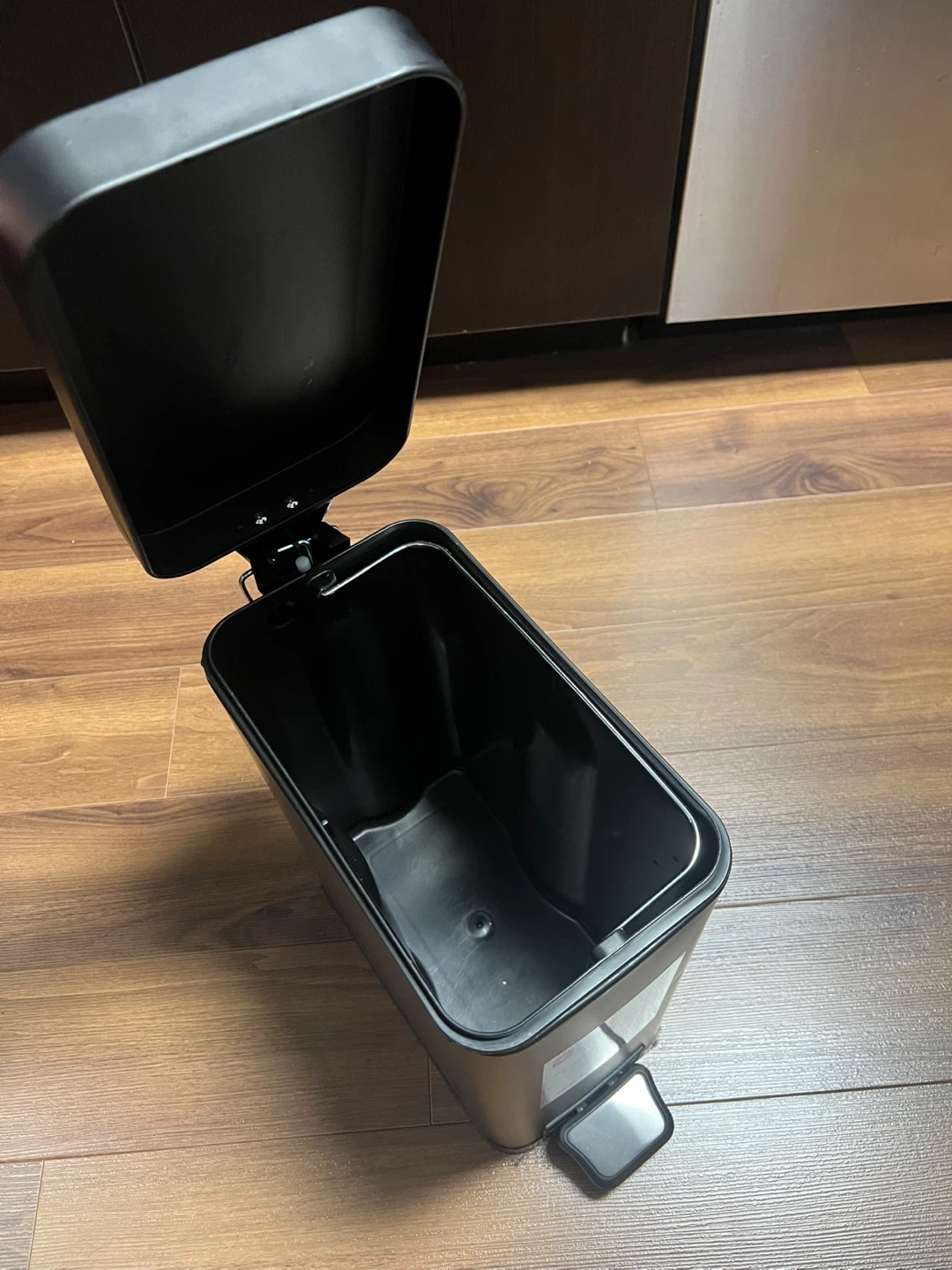 10L Waste Bin with Foot Pedal - photo 2