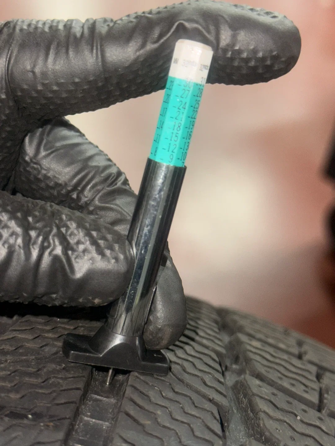 Set of 4 Winter Tires - 215/70R16 image indicator(2)