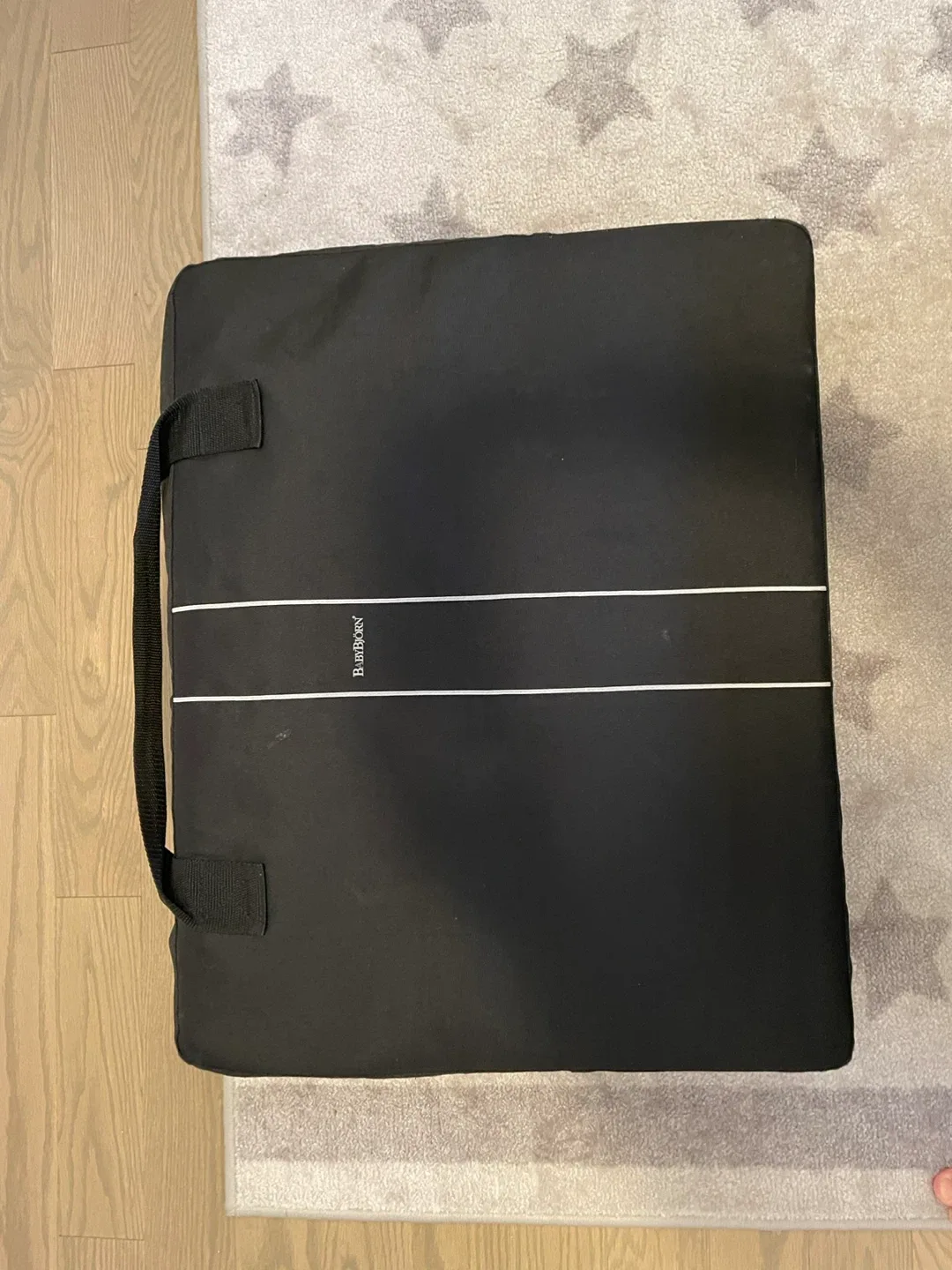 BabyBjörn Travel Crib Light - Grey image indicator(2)