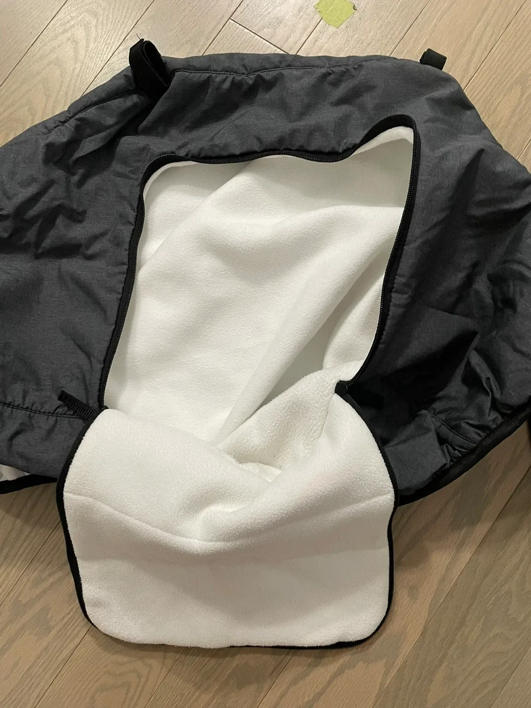 Sho Cute Cub Cave Car Seat Cover - Excellent Condition! image indicator(4)