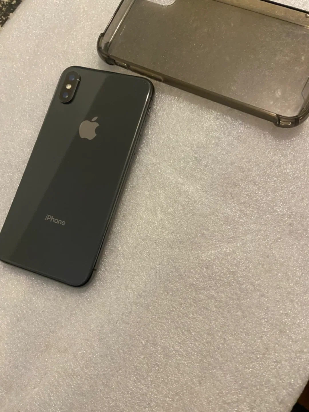 iPhone X - Gray with Case Unlocked Mint Condition Read image indicator(3)