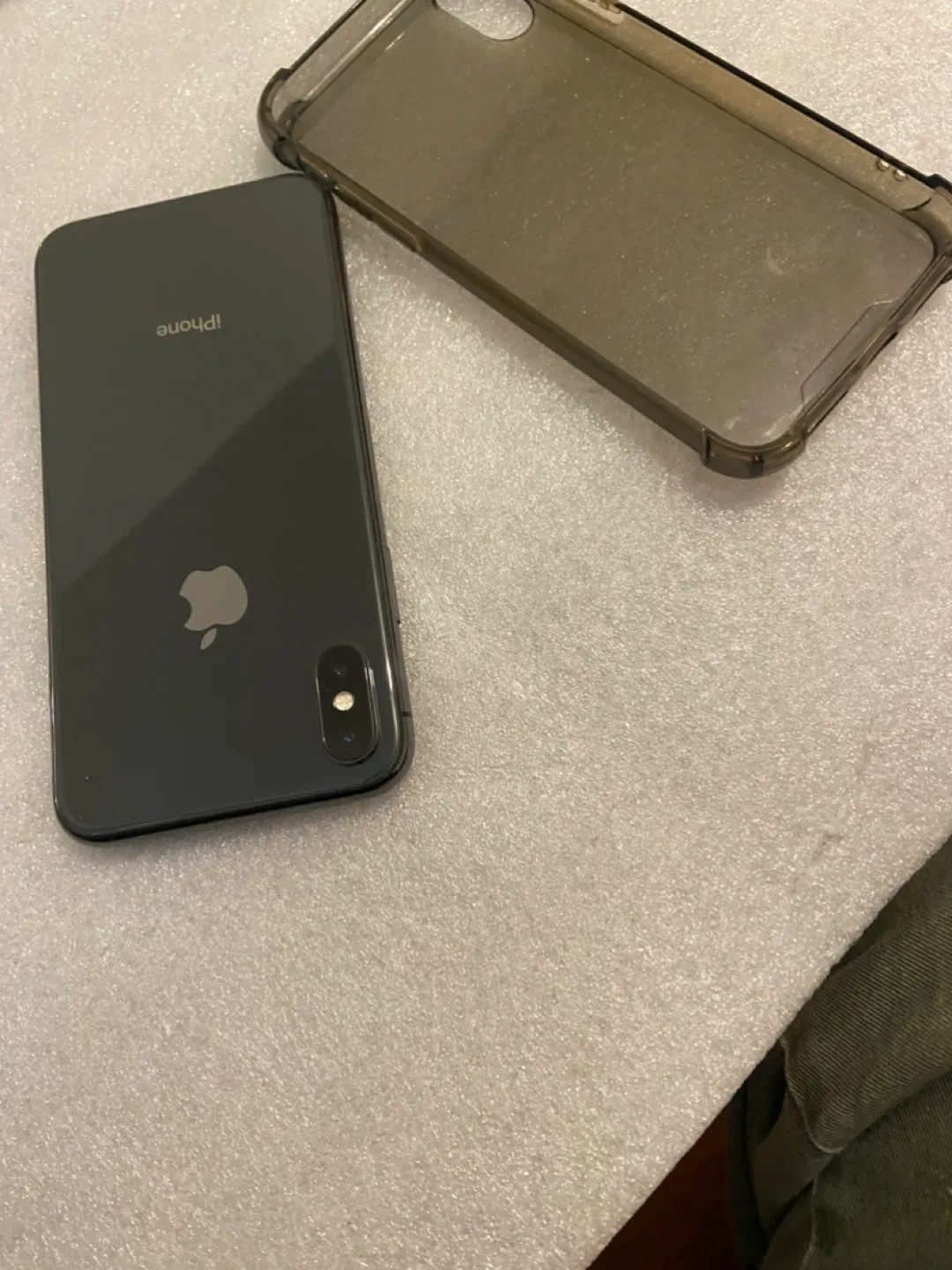 iPhone X - Gray with Case Unlocked Mint Condition Read image indicator(2)