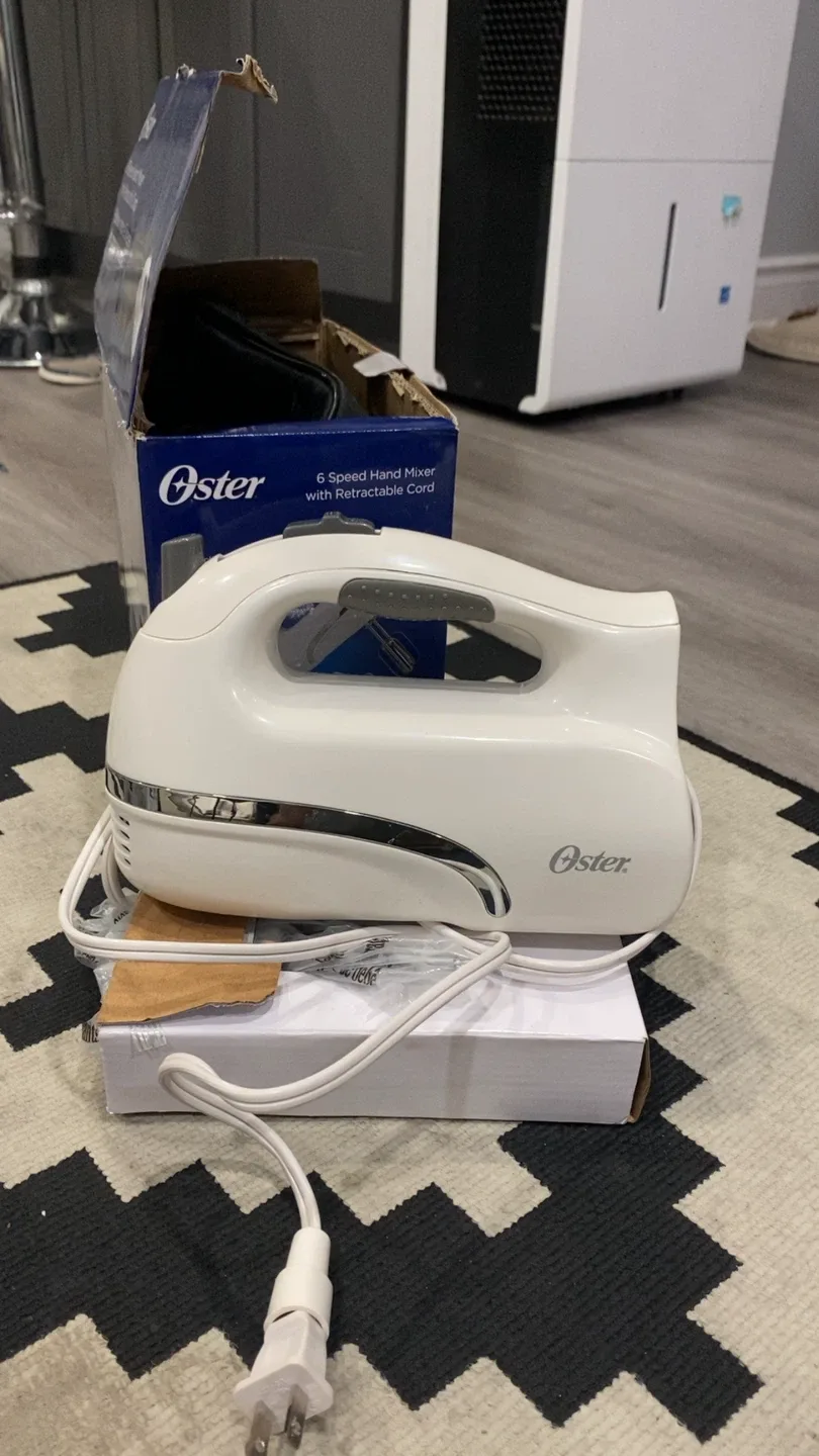 Oster 6-Speed Hand Mixer with Retractable Cord image indicator(2)