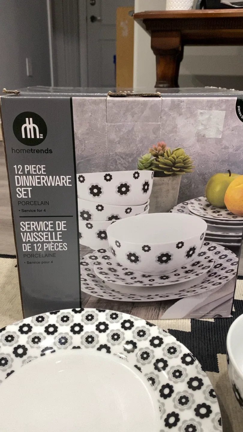 hometrends 12 Piece Dinnerware Set - Porcelain image indicator(3)