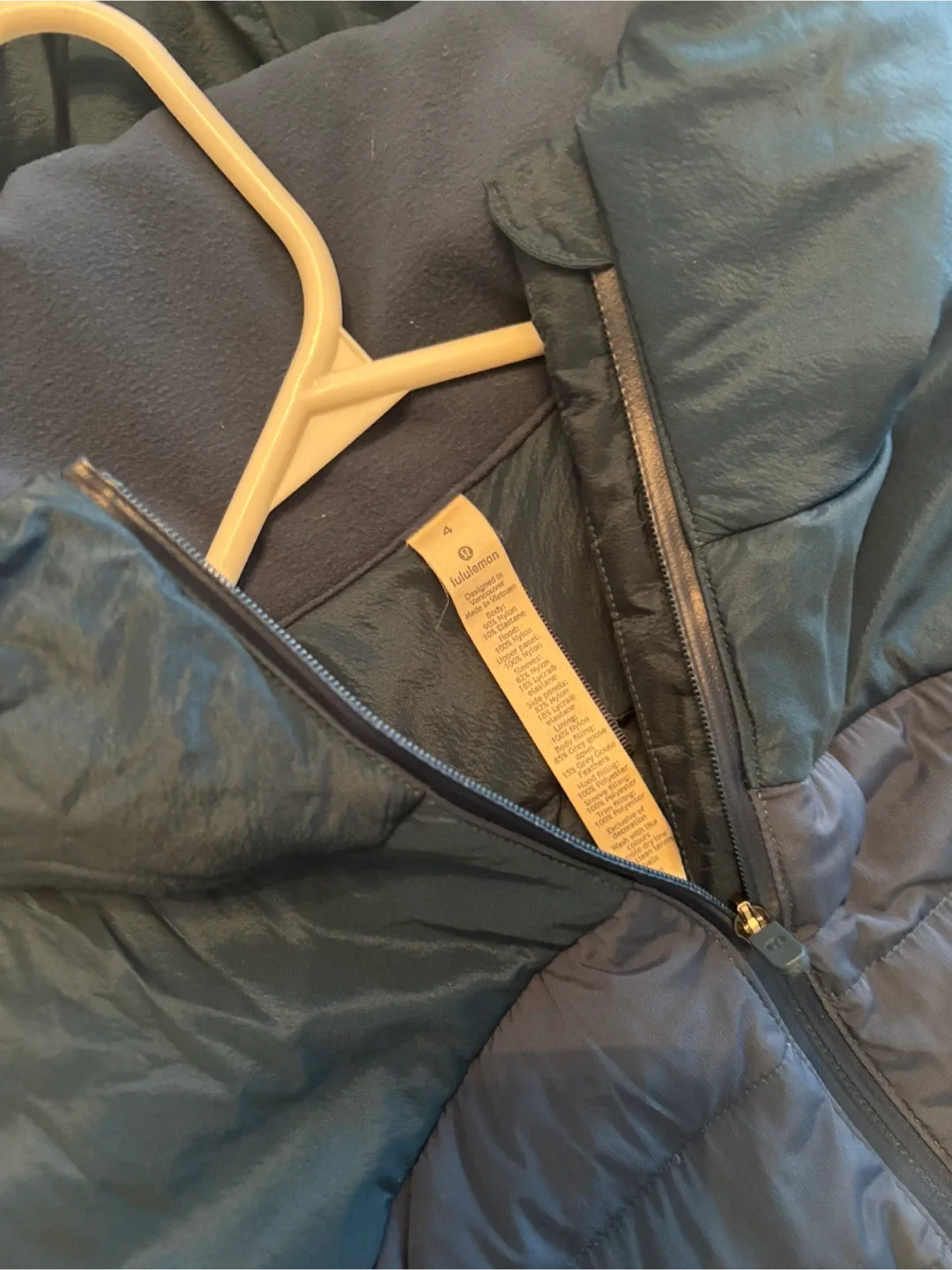 Lululemon Down For It All Jacket - Size 4 image indicator(5)