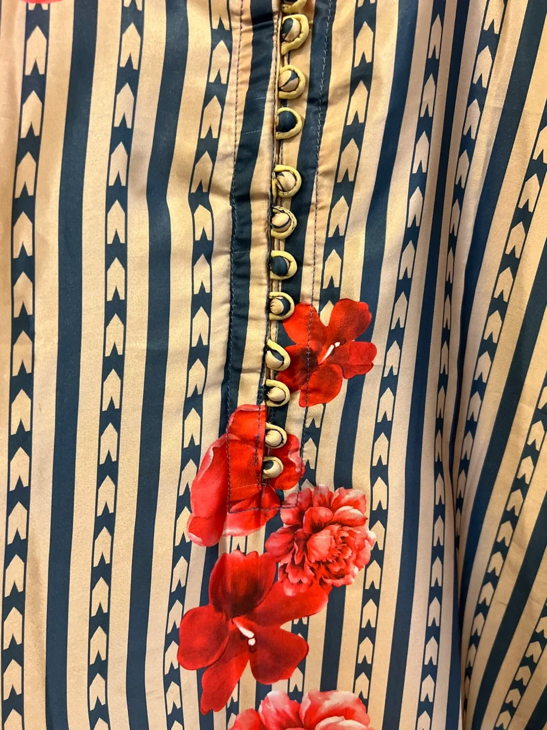 Beautiful and Elegant 3 Pcs Silk Suit image indicator(3)